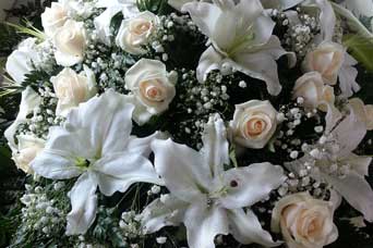 Foto di corone e realizzazioni floreali per funerali